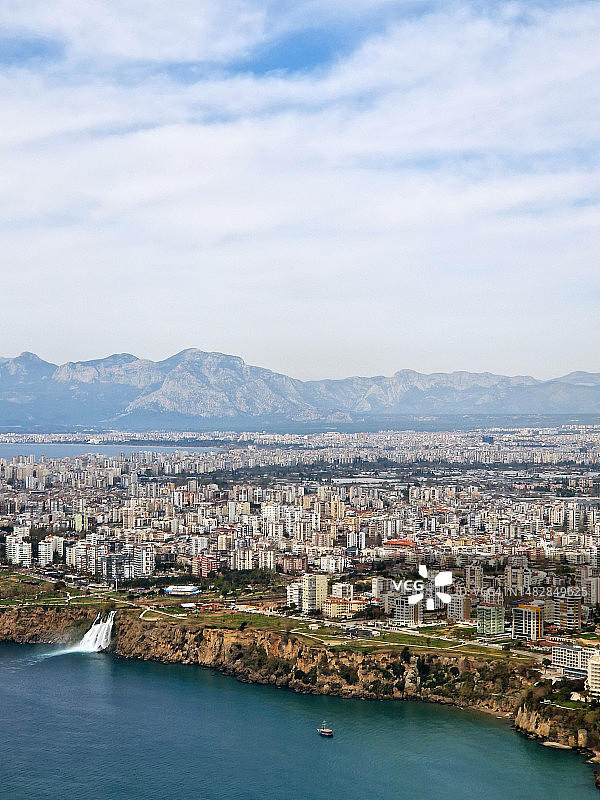 从飞机上看到的安塔利亚城市景观图片素材