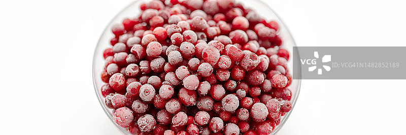 白色盘中冷冻越橘特写，罗马尼亚图片素材