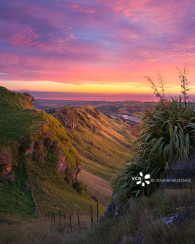 日落时分，新西兰霍克湾北部风景图片素材