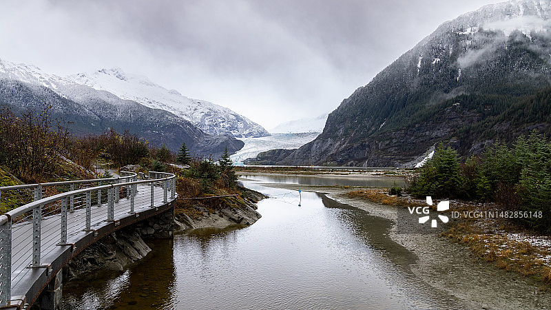 美国门登霍尔冰川雪山湖景图片素材