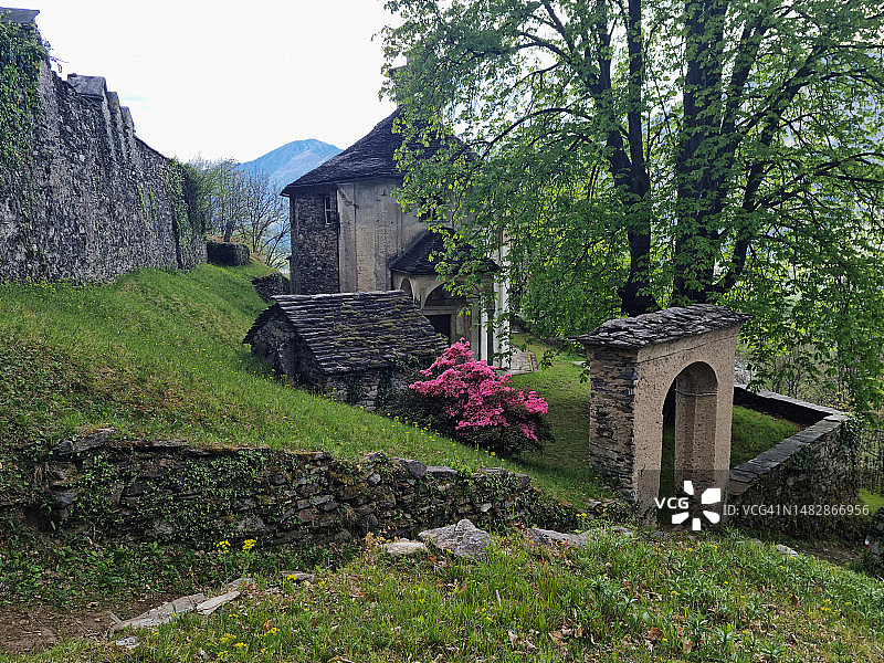 奥索拉山谷科萨附近的“圣洛伦索教堂”乡村教堂图片素材