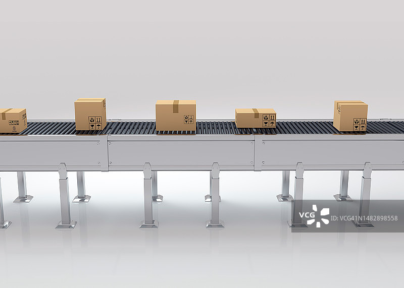 白色传送带上的纸箱图片素材