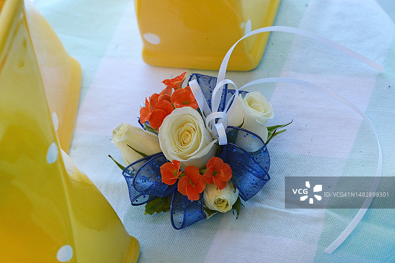 珊瑚色和蓝色腕花图片素材