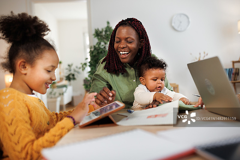 我们来这里是为了帮助您图片素材