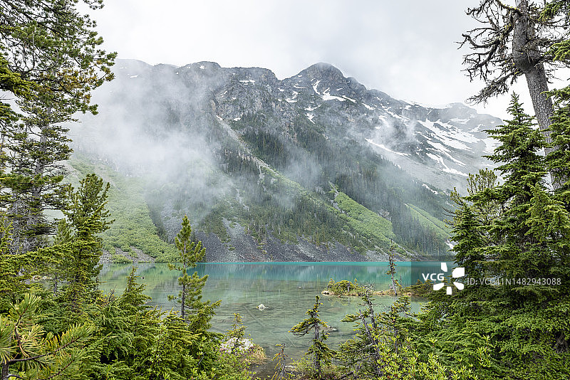 加拿大不列颠哥伦比亚省若弗尔湖省立公园的若弗尔湖图片素材