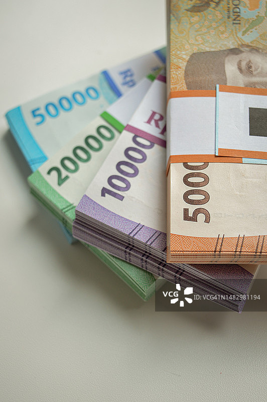 成堆的印尼卢比图片素材
