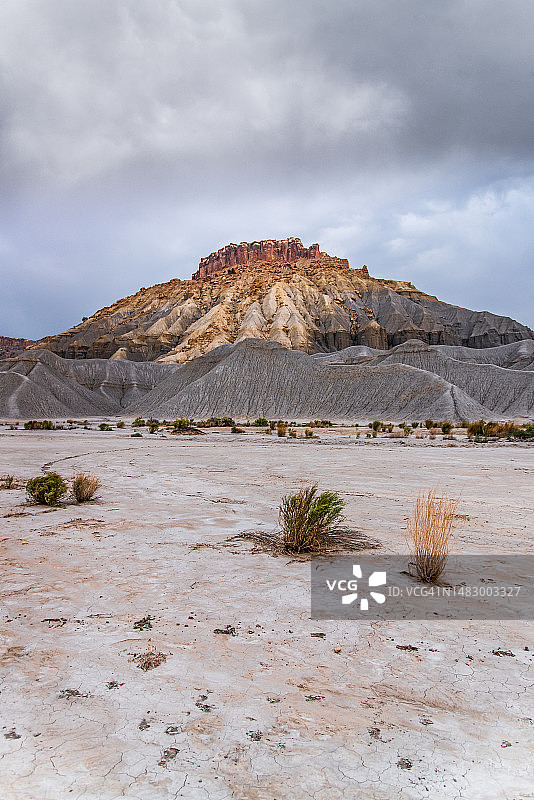 犹他州韦恩县的工厂孤丘图片素材