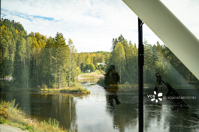 窗外宁静的景色图片素材