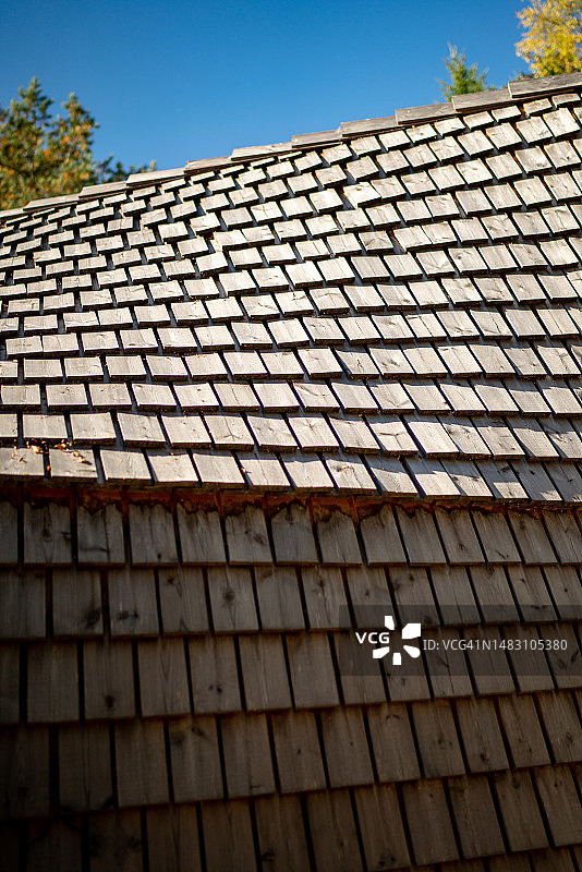 挪威耶夫纳克排列整齐的木瓦图片素材