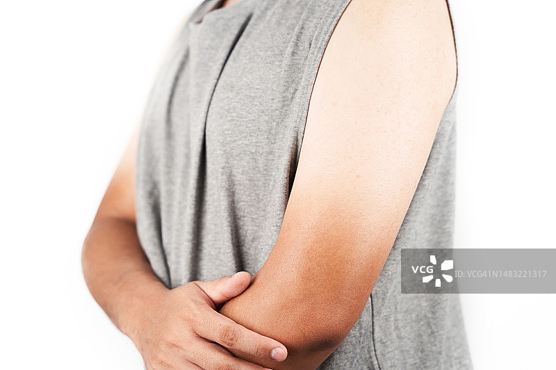 穿灰色背心，双色皮肤手臂的亚洲男人，白色背景图片素材