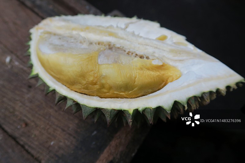果肉呈黄色纹理的榴莲图片素材
