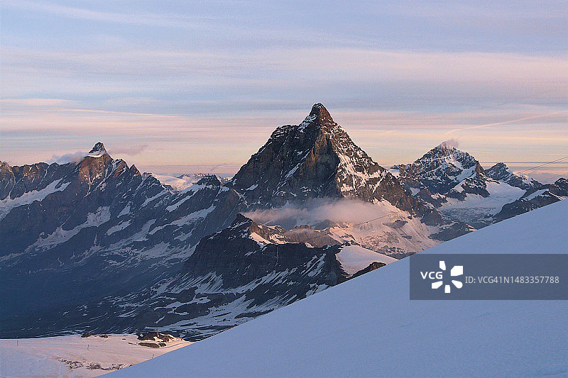 意大利雪山日落美景图片素材