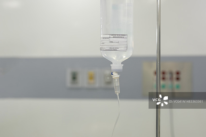 手术室内的静脉滴注袋图片素材