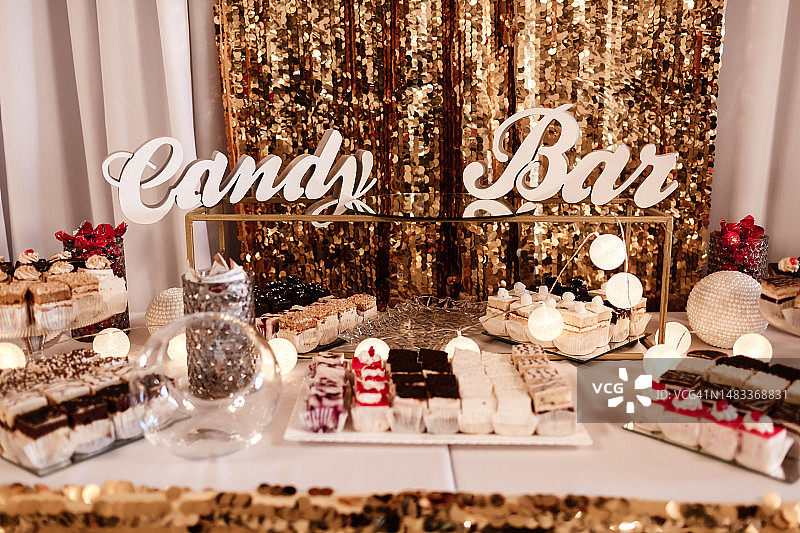美味纸杯蛋糕自助餐（罗马尼亚糖果吧）图片素材