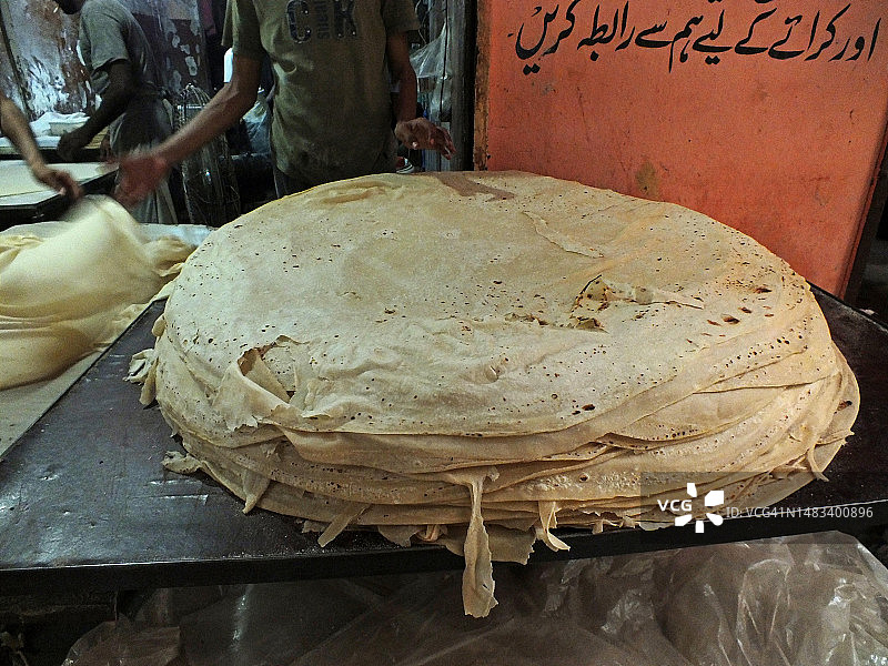 用于萨摩萨三角饺和卷饼的大尺寸扁平面包图片素材