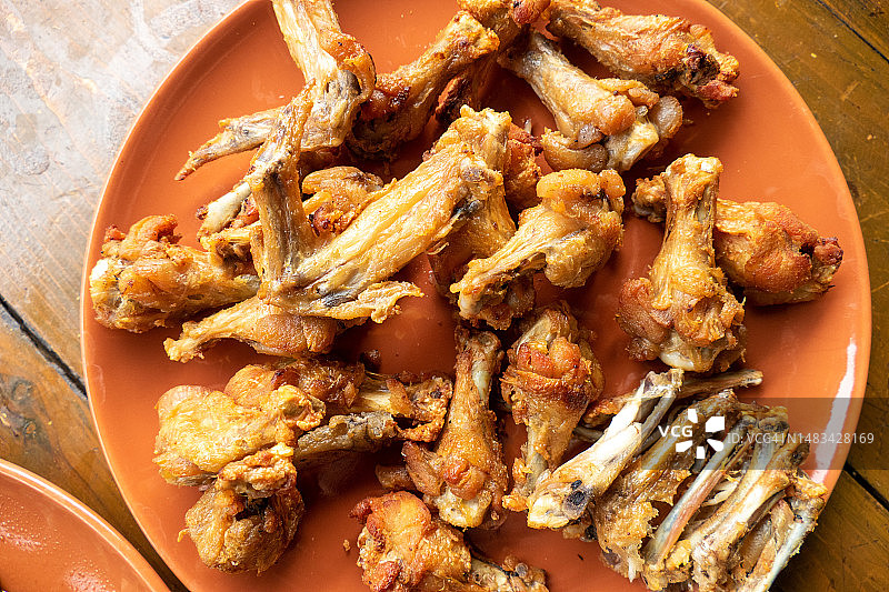 炸鸡翅鸡腿配鱼露图片素材