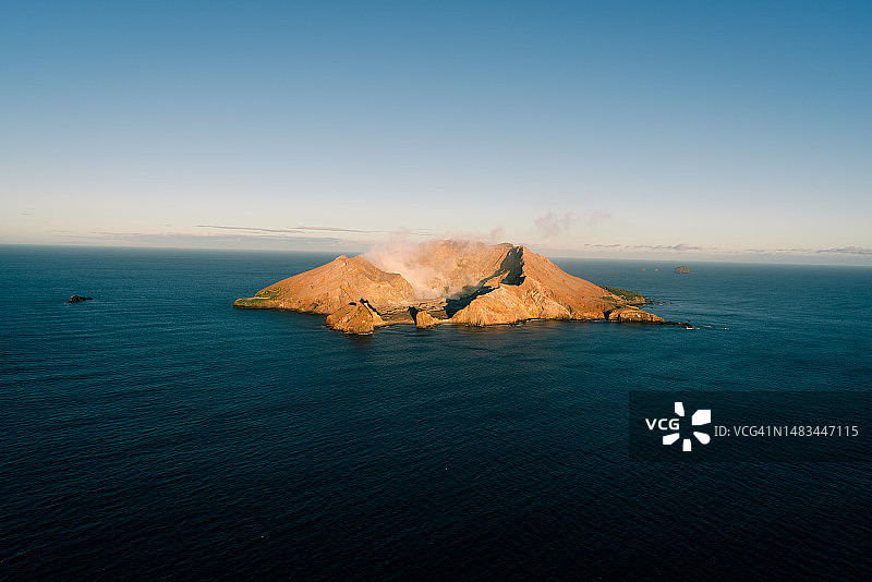 新西兰丰盛湾怀特岛火山图片素材