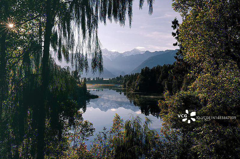 新西兰马瑟森湖图片素材