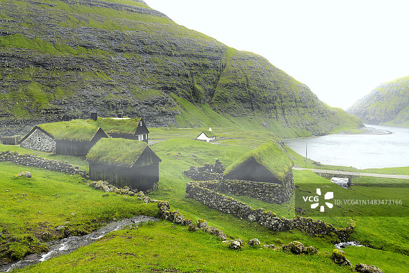 海边茅草屋顶传统房屋图片素材