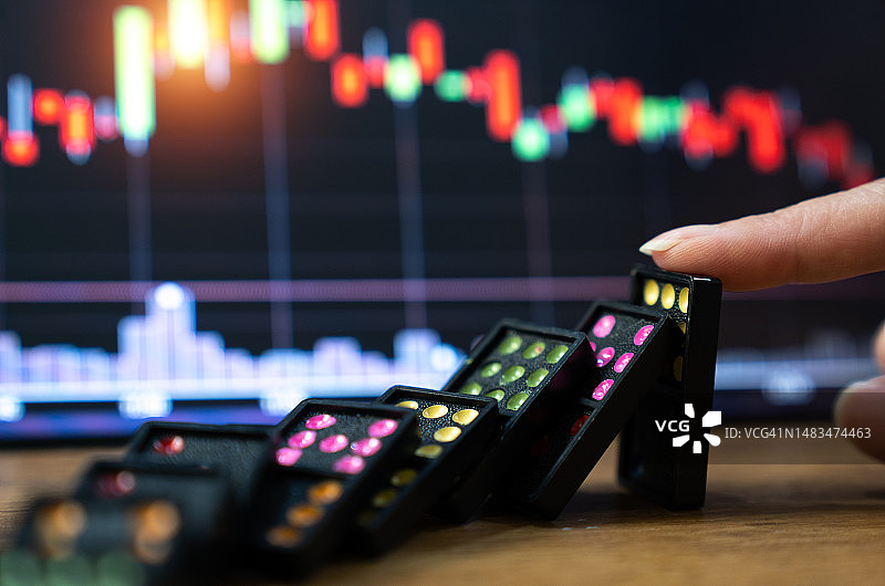 阻止多米诺骨牌效应：商业解决方案、策略与成功干预、保险图片素材