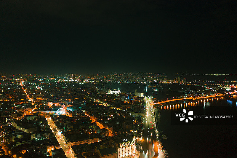 航拍基辅城市夜景长曝光图片素材