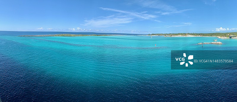 巴哈马群岛的蓝天碧海风光图片素材