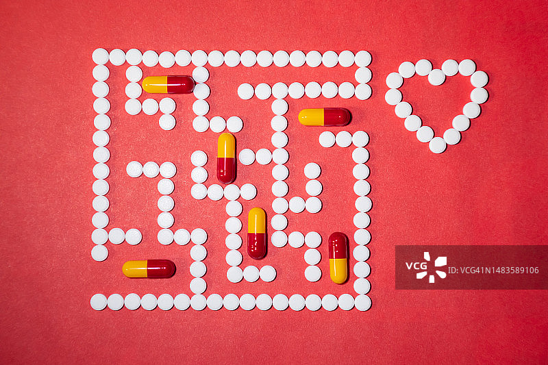 红色桌子上的文字俯视图图片素材