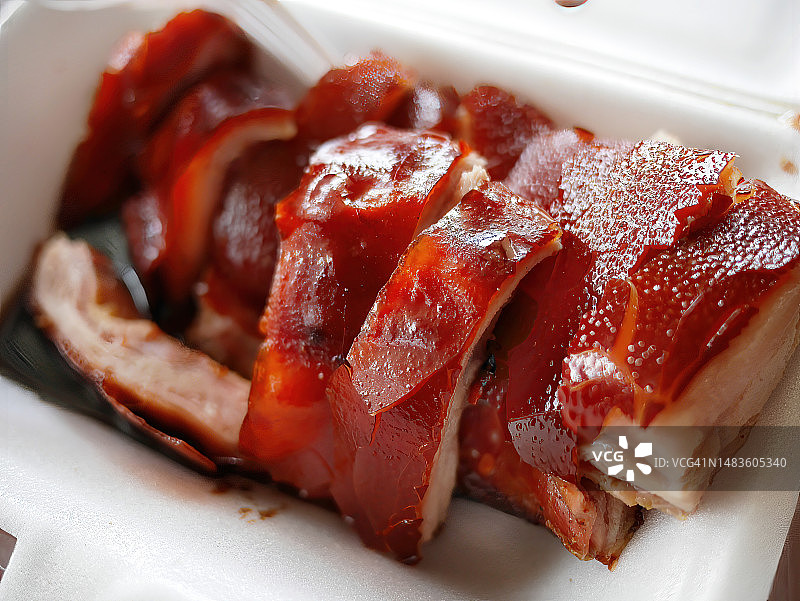 特写：脆皮烧乳猪（粤式风味），罗马尼亚图尔达图片素材