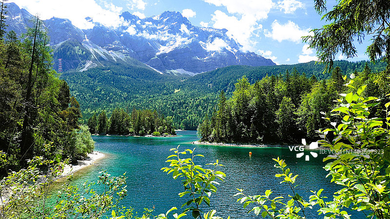 从德国一侧观看楚格峰图片素材