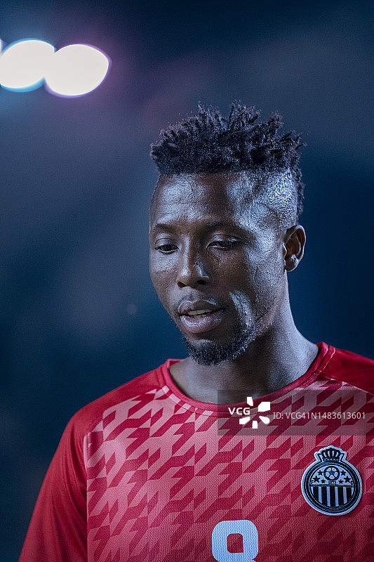 专业足球运动员体育场肖像图片素材