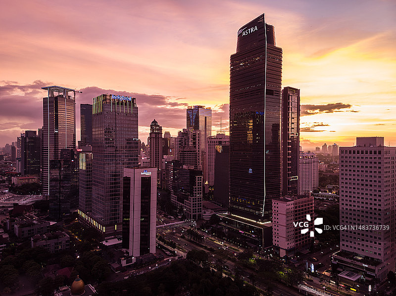 雅加达商业区的日落图片素材