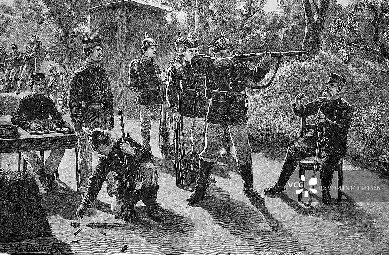 1876年德国射击场上的士兵（历史照片）图片素材