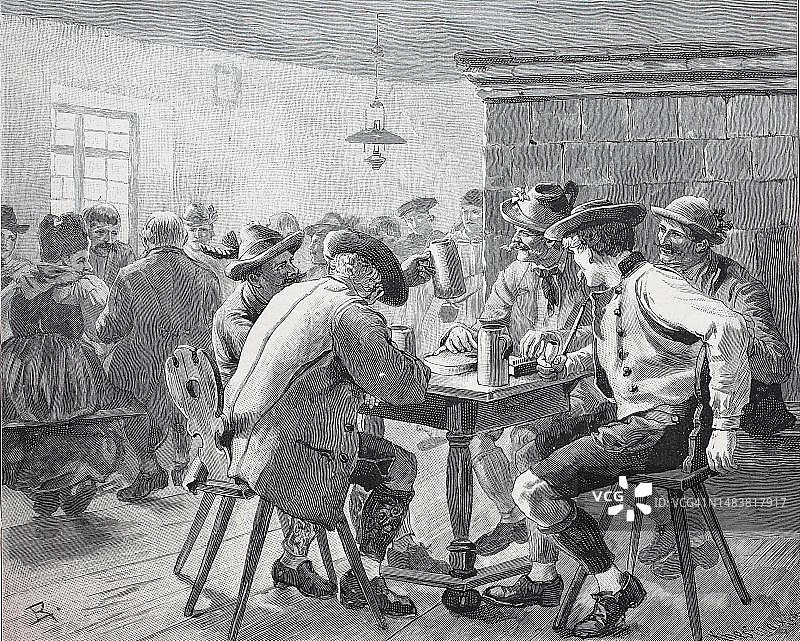 德国巴伐利亚客栈，男人们在喝啤酒，19世纪原版数字化修复图片素材