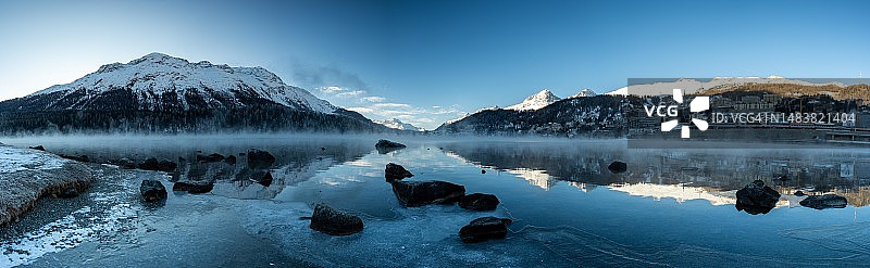 瑞士圣莫里茨湖的冬日清晨图片素材