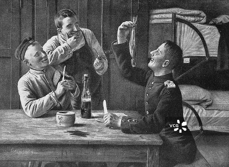 军人在营房里吃鲱鱼，弗里斯兰，德国，19世纪历史照片数字复制品图片素材