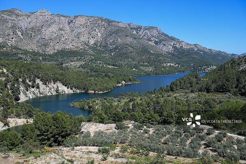 瓜达莱斯特水库，西班牙巴伦西亚地区阿利坎特省白色海岸图片素材