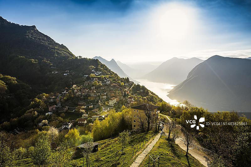 瑞士提契诺卢加诺湖布雷村景色图片素材