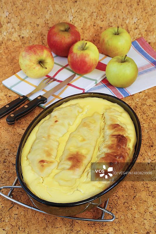 斯瓦比亚美食：鲁特斯海姆生面团馅饼图片素材