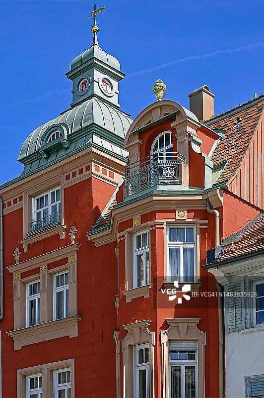 德国巴登-符腾堡州旺根绍马克特的红色古典主义风格外墙图片素材