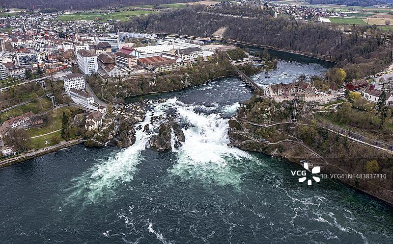 无人机拍摄：莱茵瀑布的无人机照片，劳芬城堡景观，瑞士沙夫豪森州图片素材