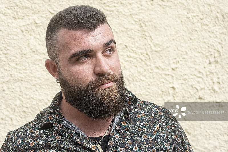 留着胡子的西班牙裔男人图片素材