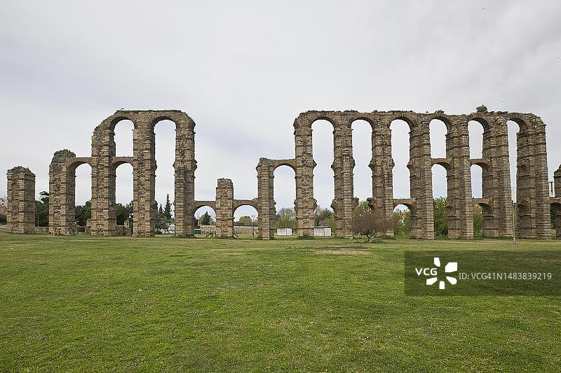 西班牙梅里达罗马引水渠图片素材