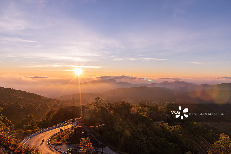 泰国清迈茵他侬国家公园41公里处的弯道图片素材