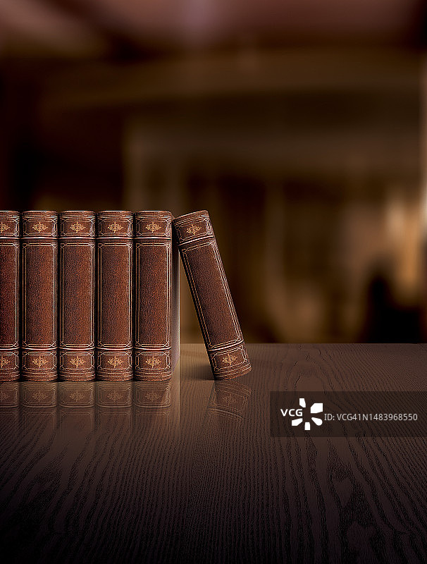 室内书房桌子书籍精装本静物图片素材