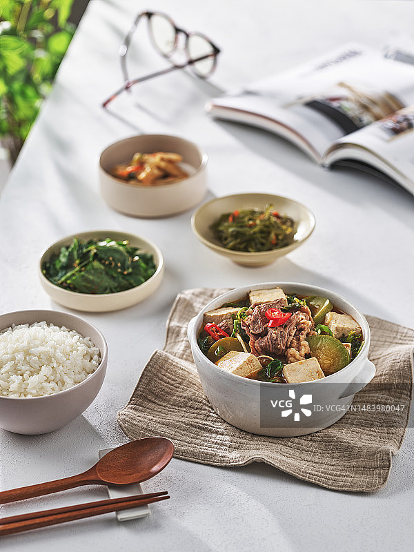 大酱汤炖春菜图片素材