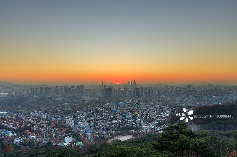 首尔龙山区梨泰院洞南山图片素材
