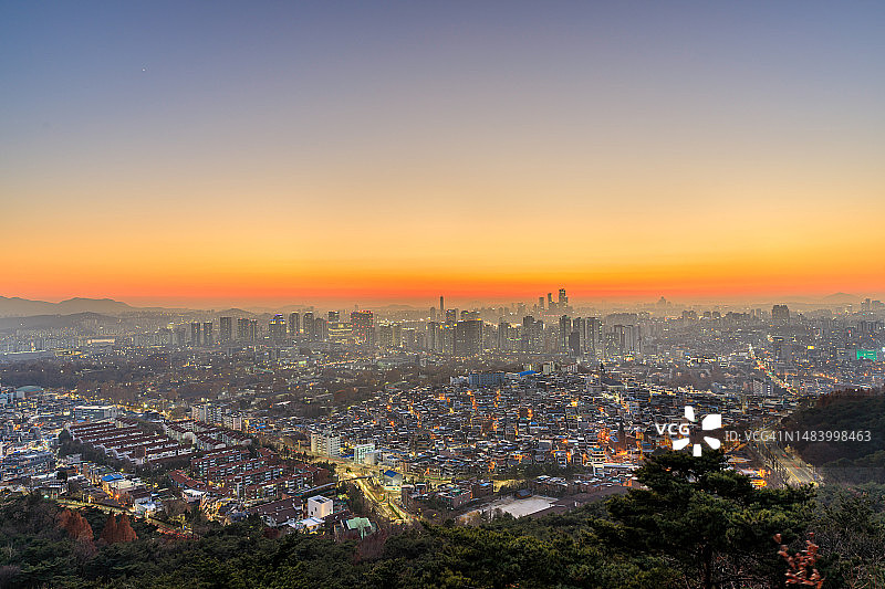 首尔龙山区梨泰院洞南山图片素材