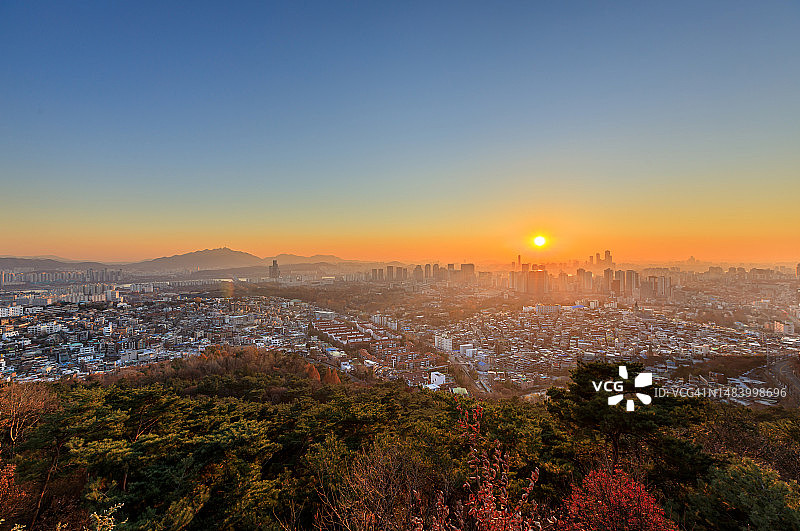 首尔龙山区梨泰院洞南山图片素材