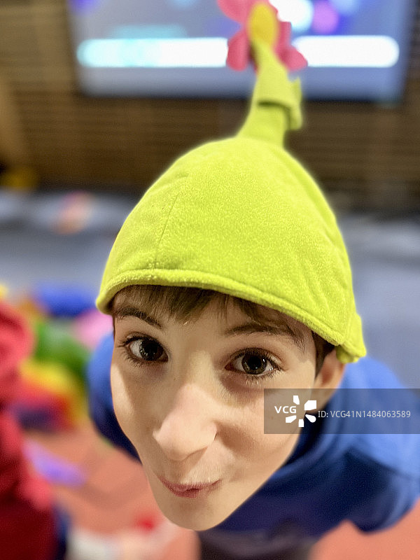 身穿有趣服装的儿童肖像图片素材