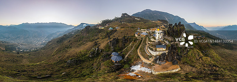 沙巴山区村庄日落雾景航拍，老挝图片素材